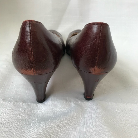 Salvatore Ferragamo Vintage Red 2.5” Heel Pumps Women Sz 7B Made in Italy - Picture 6 of 14